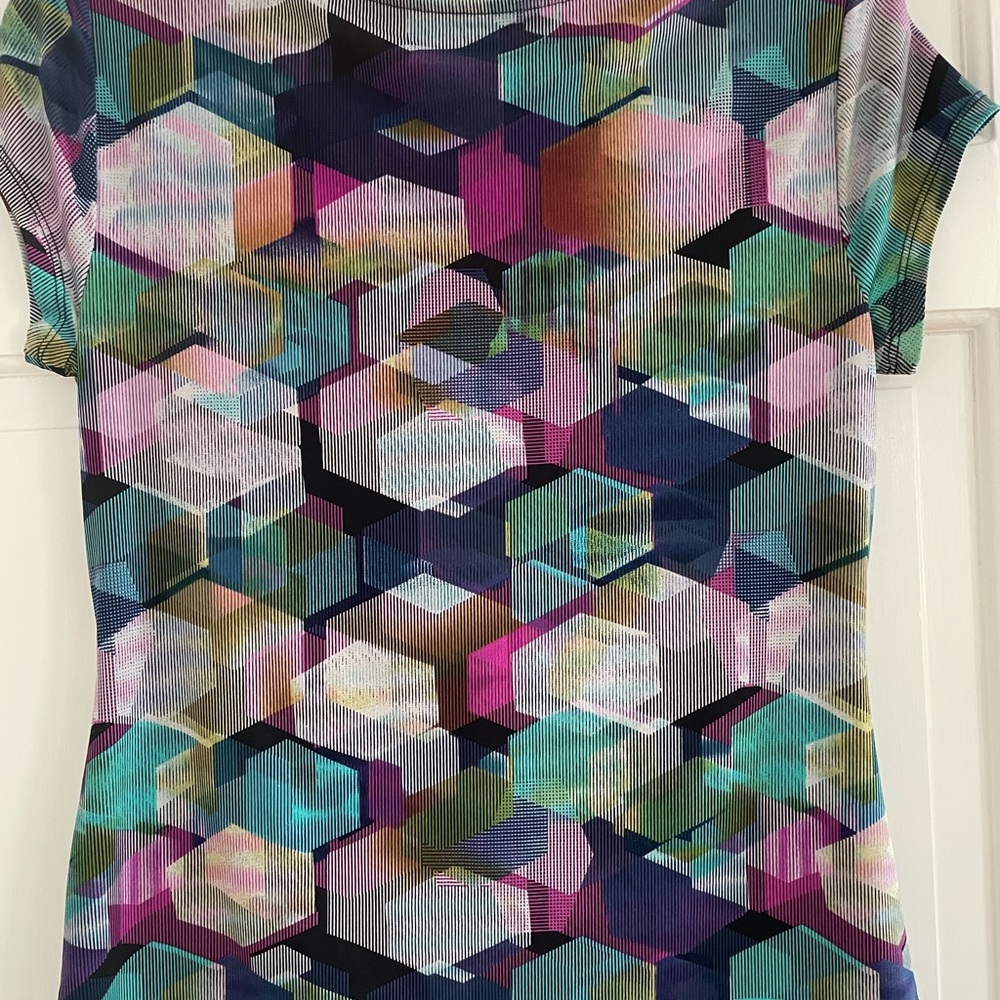 Worthington Multicolor Geometric Short Sleeve Top. Size PM. - Picture 3 of 6